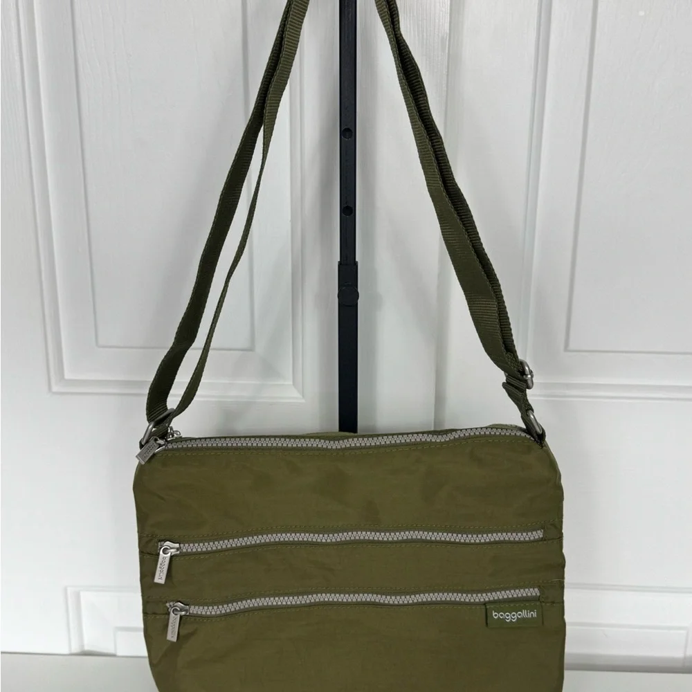 Baggallini 2-Zip Adjustable Crossbody‎ Bag Green/Orange 11” x 9.5” x 1” EXC COND